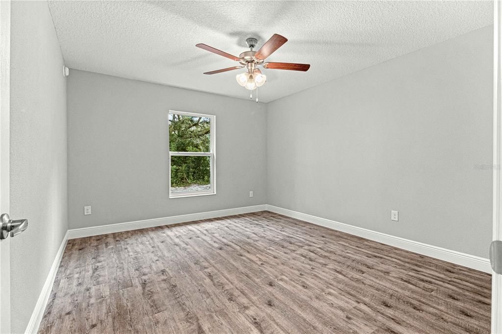 For Sale: $339,900 (3 beds, 2 baths, 1703 Square Feet)