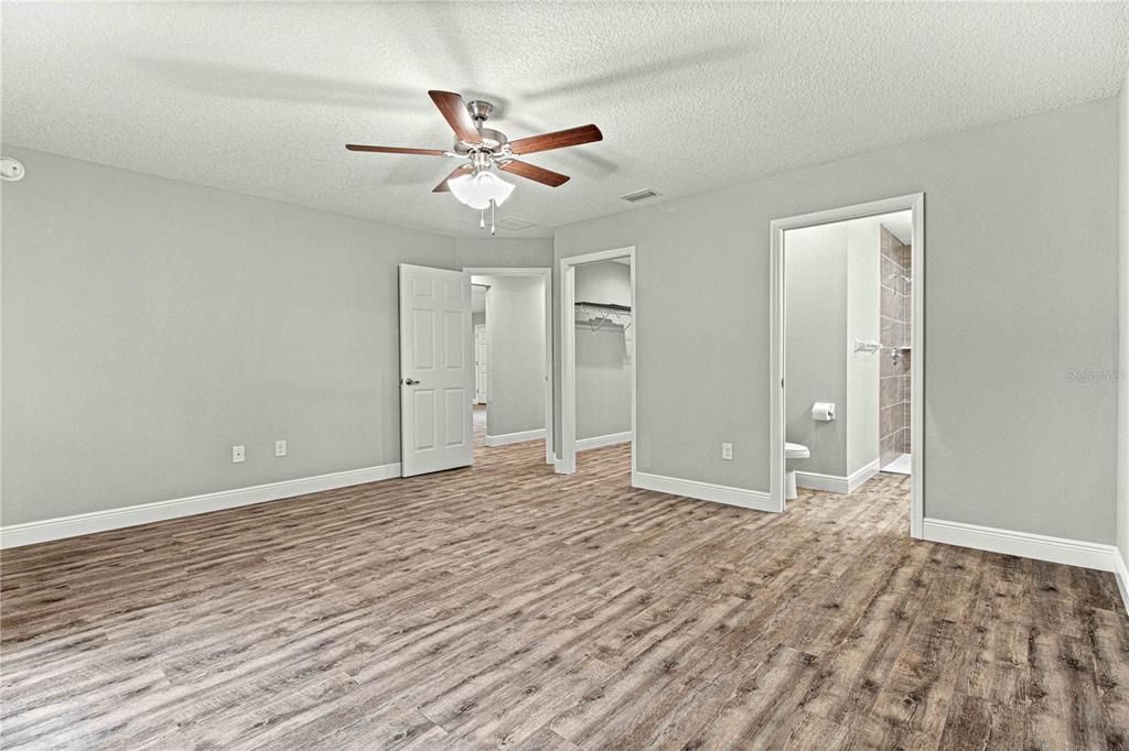 For Sale: $339,900 (3 beds, 2 baths, 1703 Square Feet)