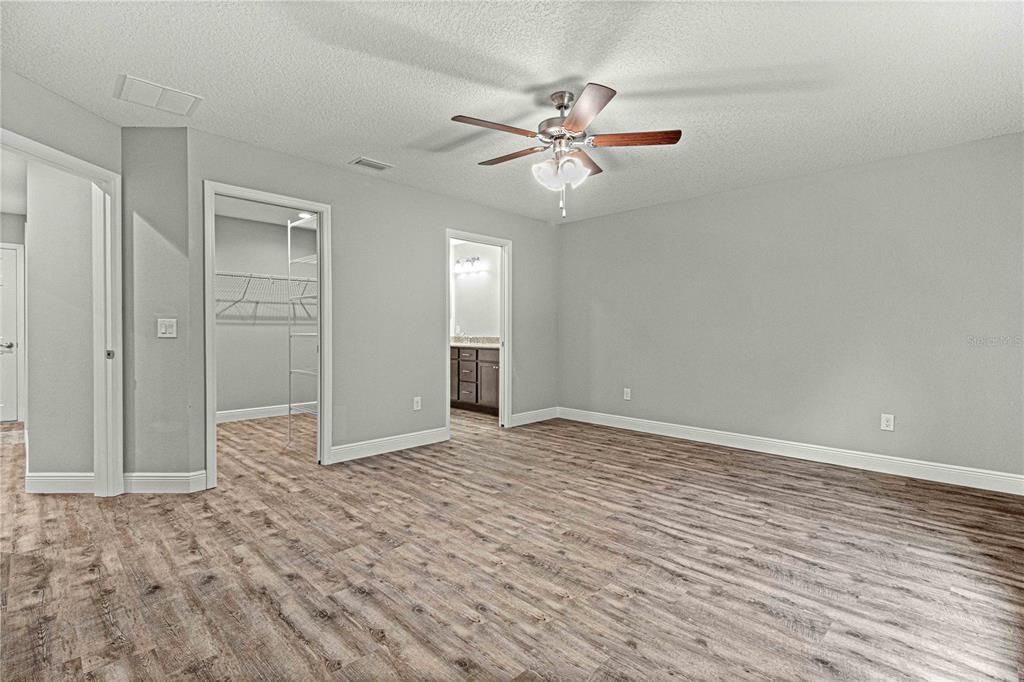 For Sale: $339,900 (3 beds, 2 baths, 1703 Square Feet)