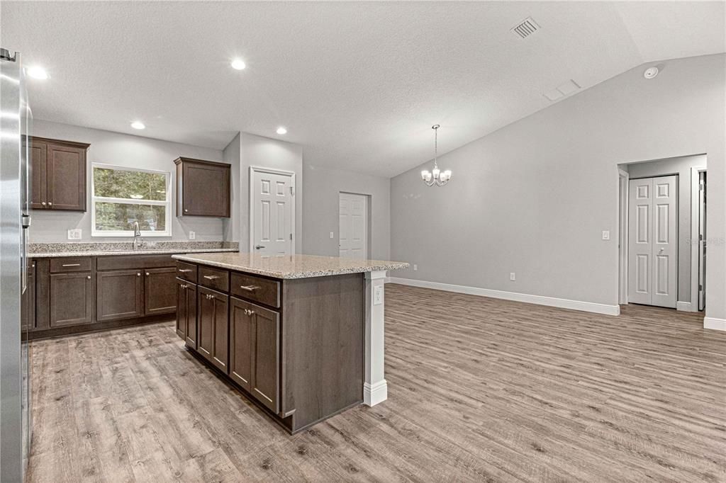 For Sale: $339,900 (3 beds, 2 baths, 1703 Square Feet)