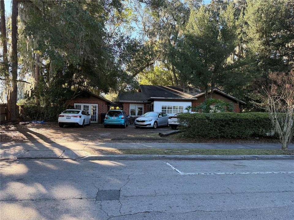 For Rent: $3,500 (5 beds, 3 baths, 2198 Square Feet)