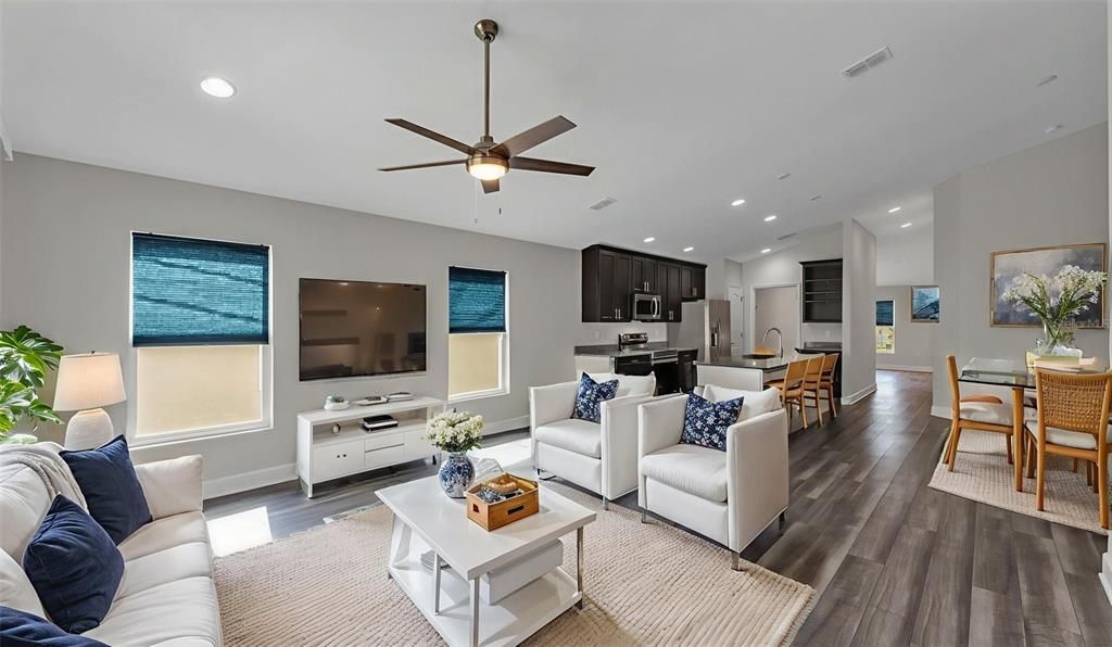 En Venta: $379,900 (4 camas, 2 baños, 1944 Pies cuadrados)