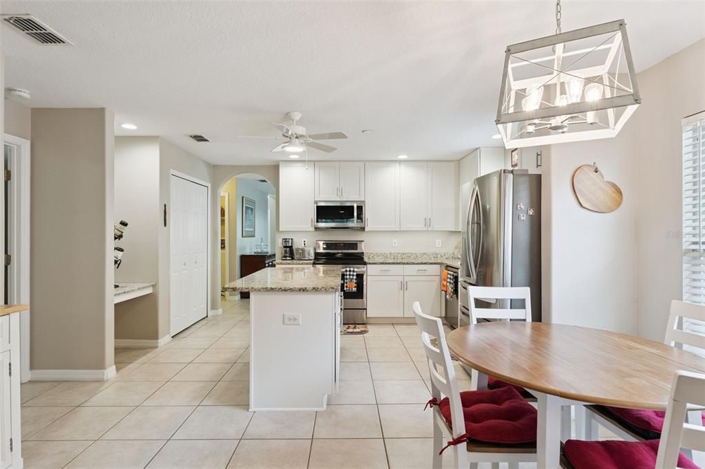 На продажу: $490,000 (4 спален, 2 ванн, 1965 Квадратных фут)