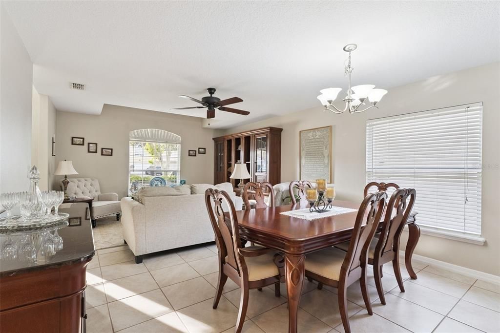 На продажу: $490,000 (4 спален, 2 ванн, 1965 Квадратных фут)