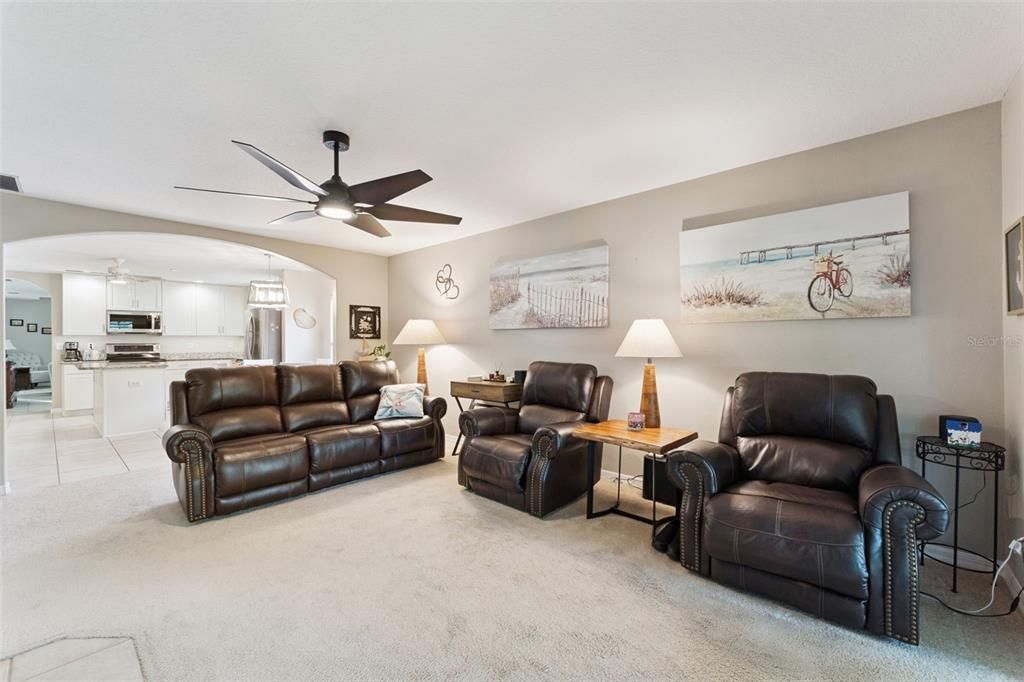 На продажу: $490,000 (4 спален, 2 ванн, 1965 Квадратных фут)