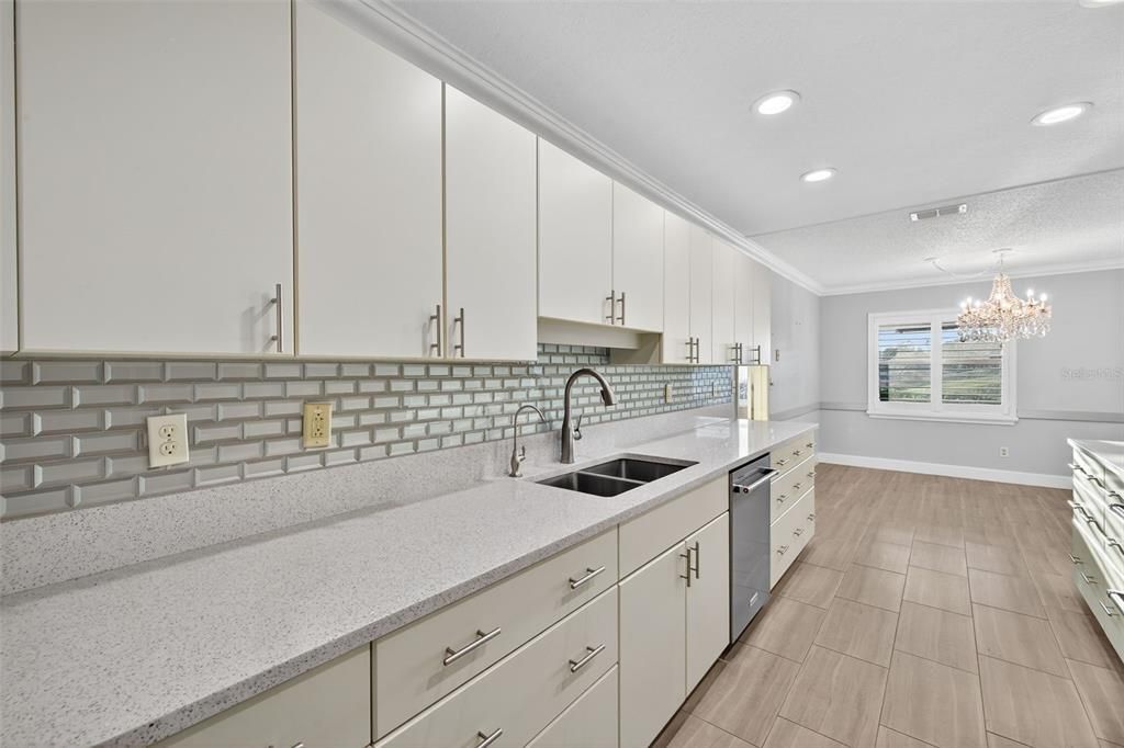 На продажу: $249,900 (2 спален, 2 ванн, 1878 Квадратных фут)