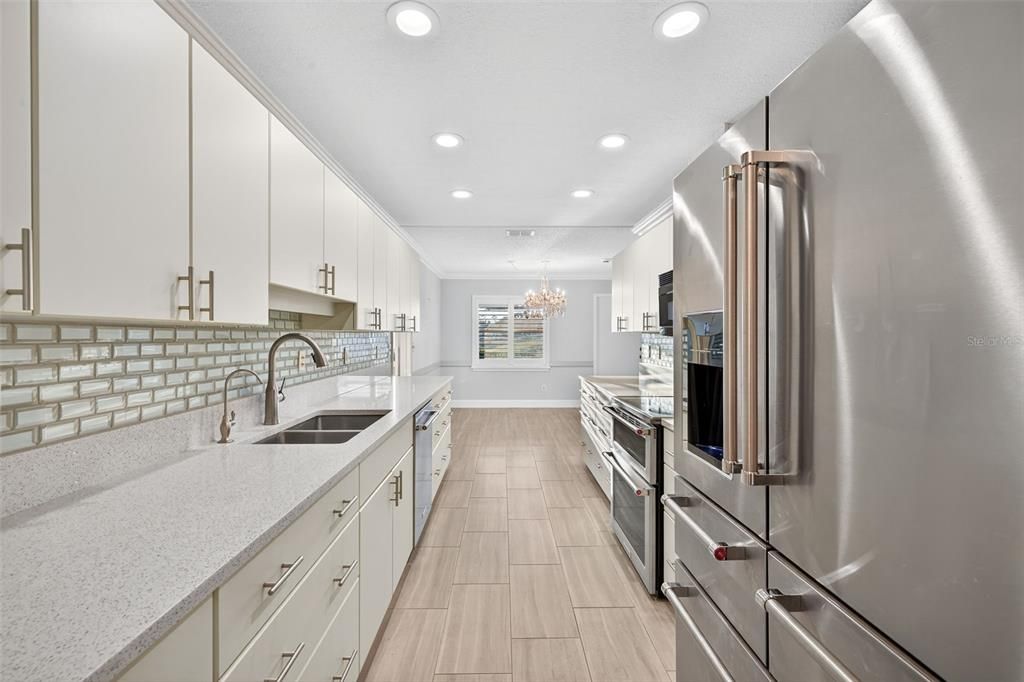 На продажу: $249,900 (2 спален, 2 ванн, 1878 Квадратных фут)