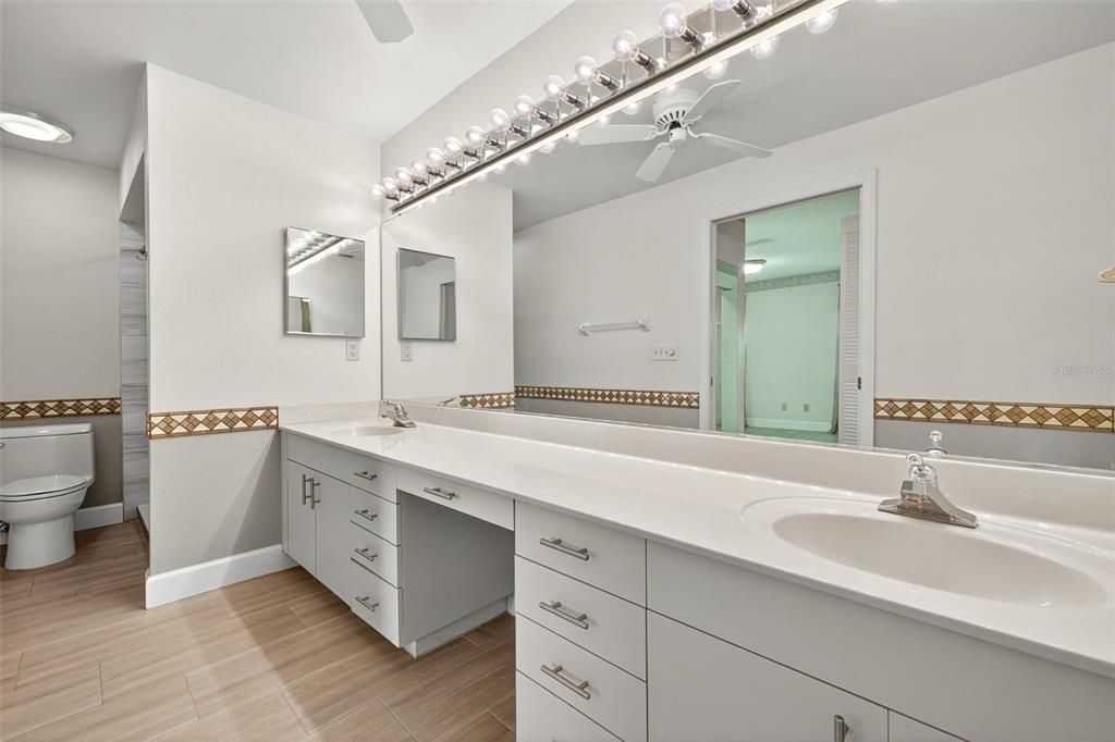 На продажу: $249,900 (2 спален, 2 ванн, 1878 Квадратных фут)