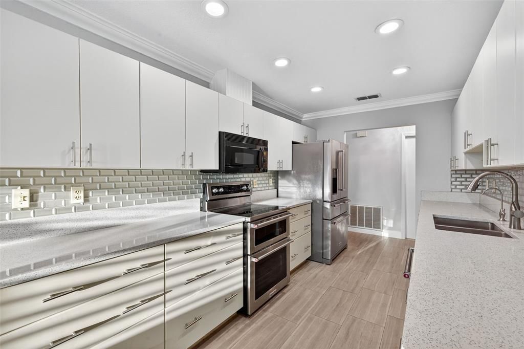 На продажу: $249,900 (2 спален, 2 ванн, 1878 Квадратных фут)