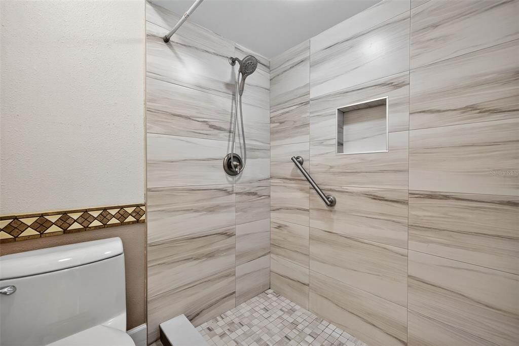 На продажу: $249,900 (2 спален, 2 ванн, 1878 Квадратных фут)