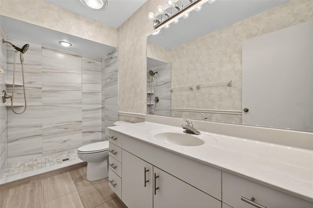 На продажу: $249,900 (2 спален, 2 ванн, 1878 Квадратных фут)