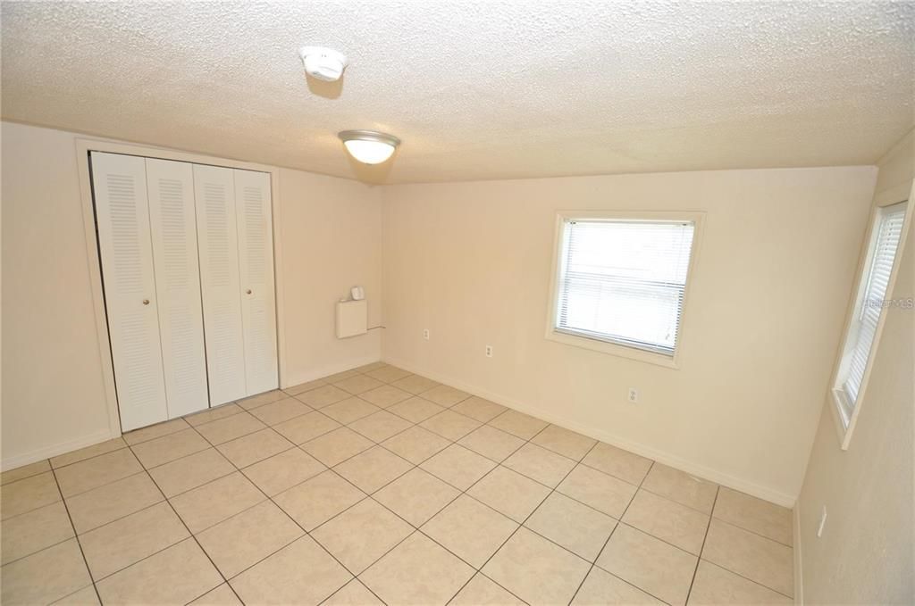 For Rent: $1,395 (3 beds, 1 baths, 912 Square Feet)