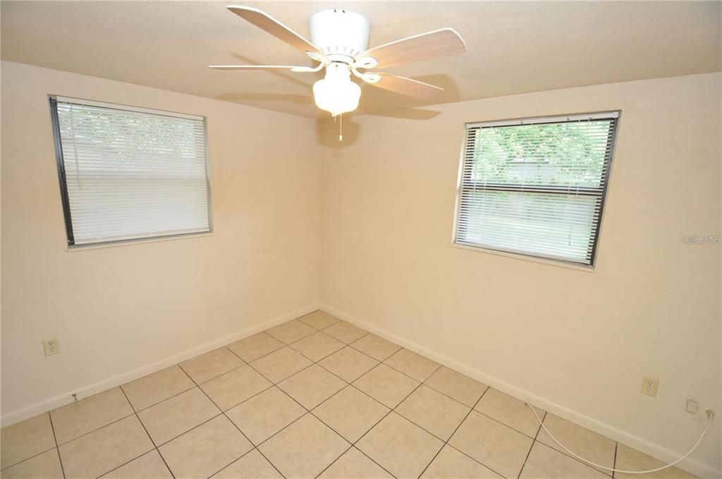 For Rent: $1,395 (3 beds, 1 baths, 912 Square Feet)