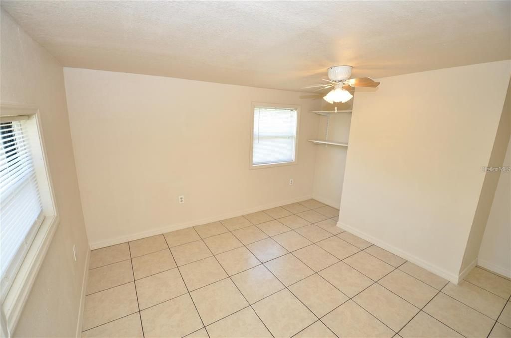 For Rent: $1,395 (3 beds, 1 baths, 912 Square Feet)