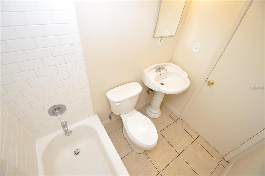 For Rent: $1,395 (3 beds, 1 baths, 912 Square Feet)