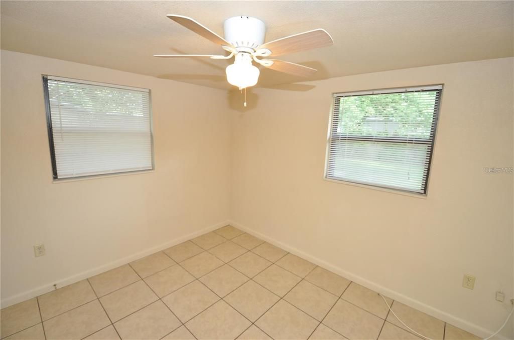 For Rent: $1,395 (3 beds, 1 baths, 912 Square Feet)