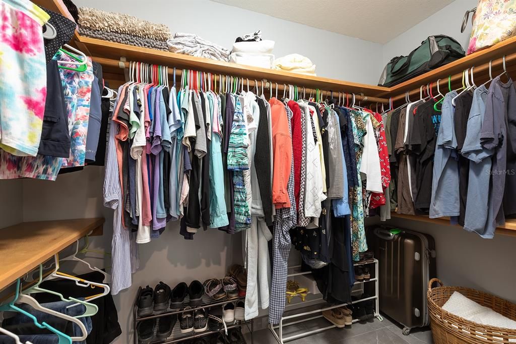 Под контрактом: $560,000 (4 спален, 2 ванн, 2202 Квадратных фут)