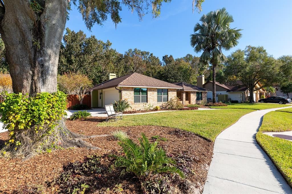 Под контрактом: $560,000 (4 спален, 2 ванн, 2202 Квадратных фут)