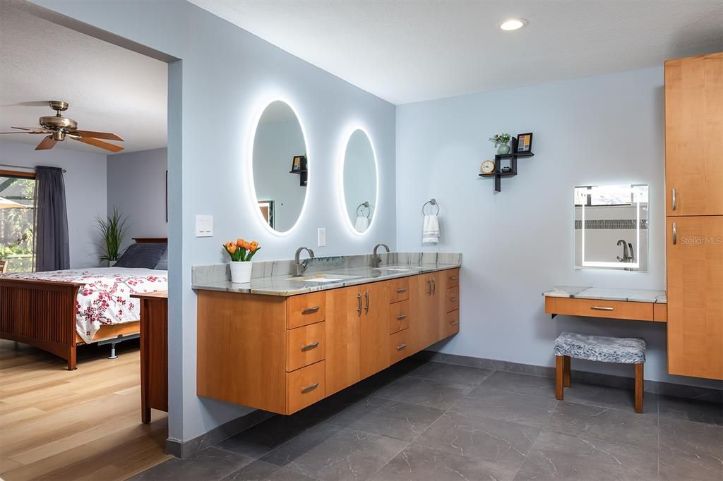 Под контрактом: $560,000 (4 спален, 2 ванн, 2202 Квадратных фут)