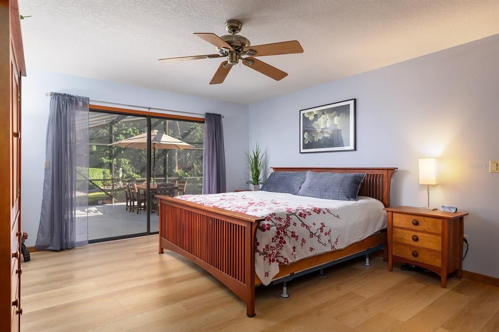 Под контрактом: $560,000 (4 спален, 2 ванн, 2202 Квадратных фут)