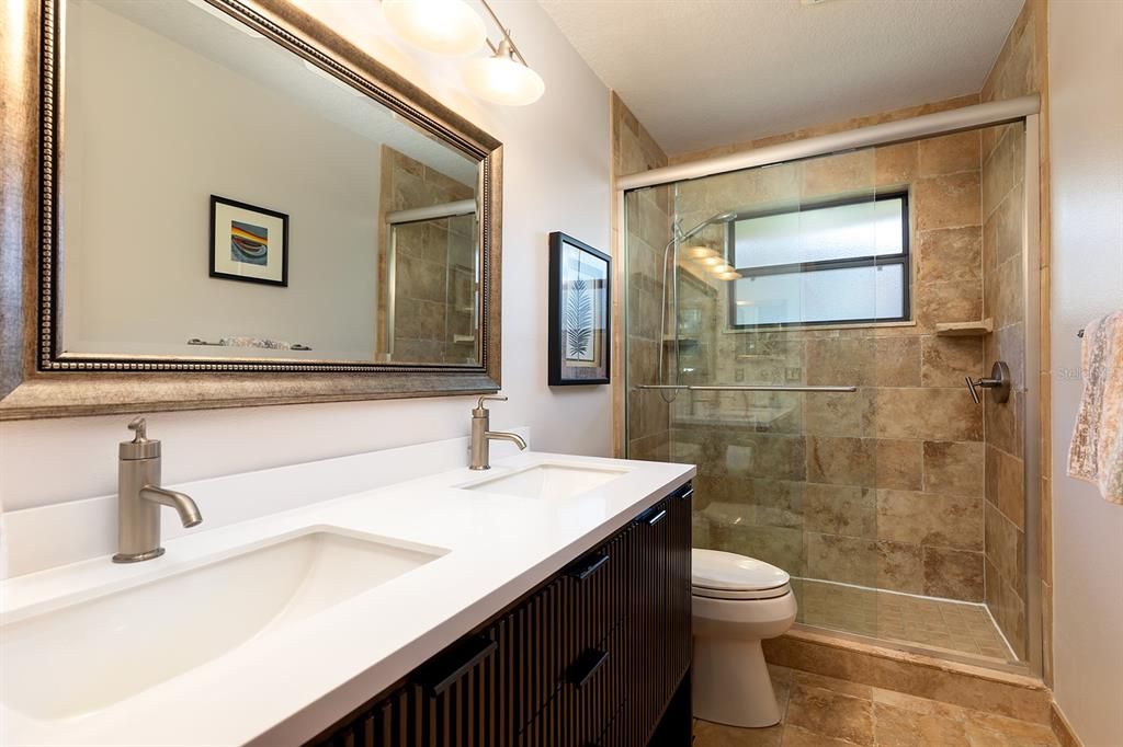 Под контрактом: $560,000 (4 спален, 2 ванн, 2202 Квадратных фут)