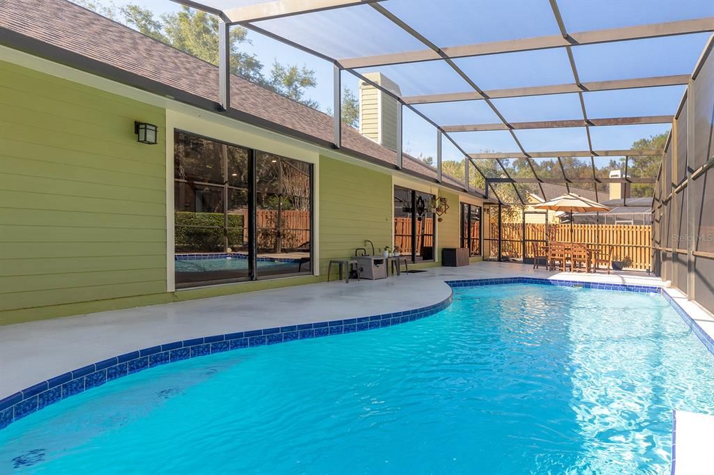 Под контрактом: $560,000 (4 спален, 2 ванн, 2202 Квадратных фут)