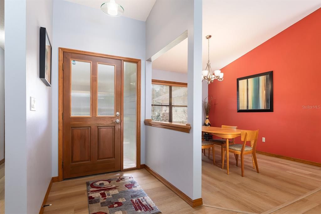 Под контрактом: $560,000 (4 спален, 2 ванн, 2202 Квадратных фут)