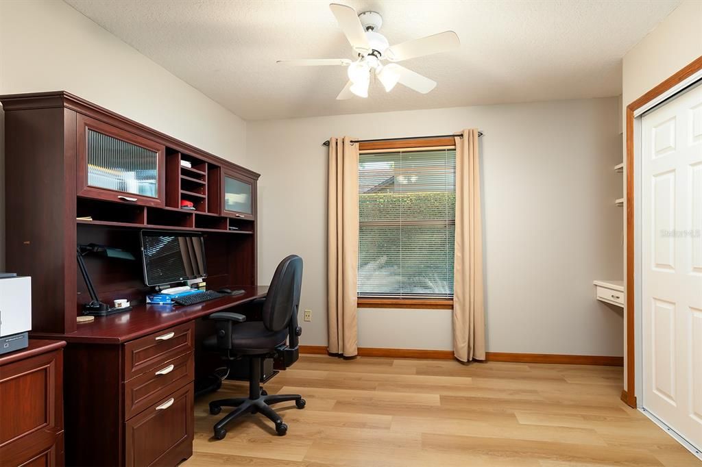 Под контрактом: $560,000 (4 спален, 2 ванн, 2202 Квадратных фут)