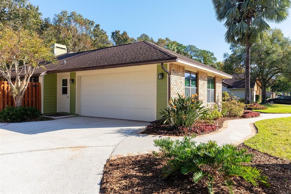 Под контрактом: $560,000 (4 спален, 2 ванн, 2202 Квадратных фут)