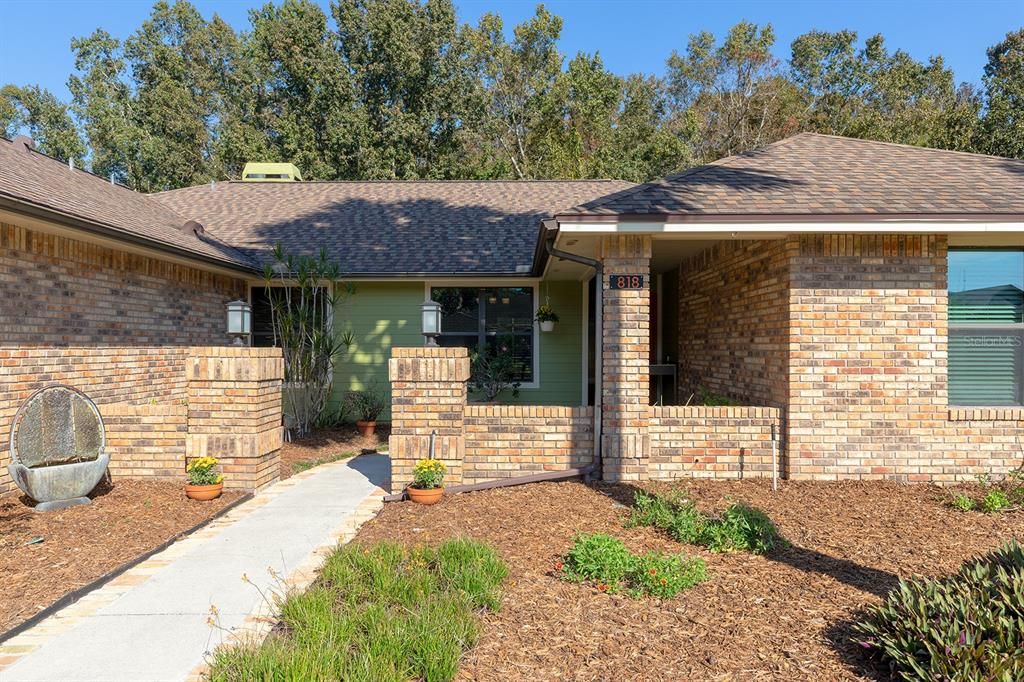 Под контрактом: $560,000 (4 спален, 2 ванн, 2202 Квадратных фут)