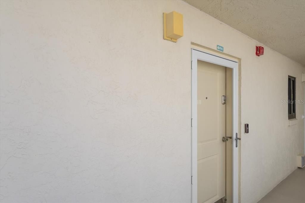 For Sale: $499,000 (2 beds, 2 baths, 1372 Square Feet)