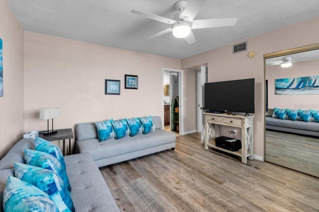 For Sale: $499,000 (2 beds, 2 baths, 1372 Square Feet)