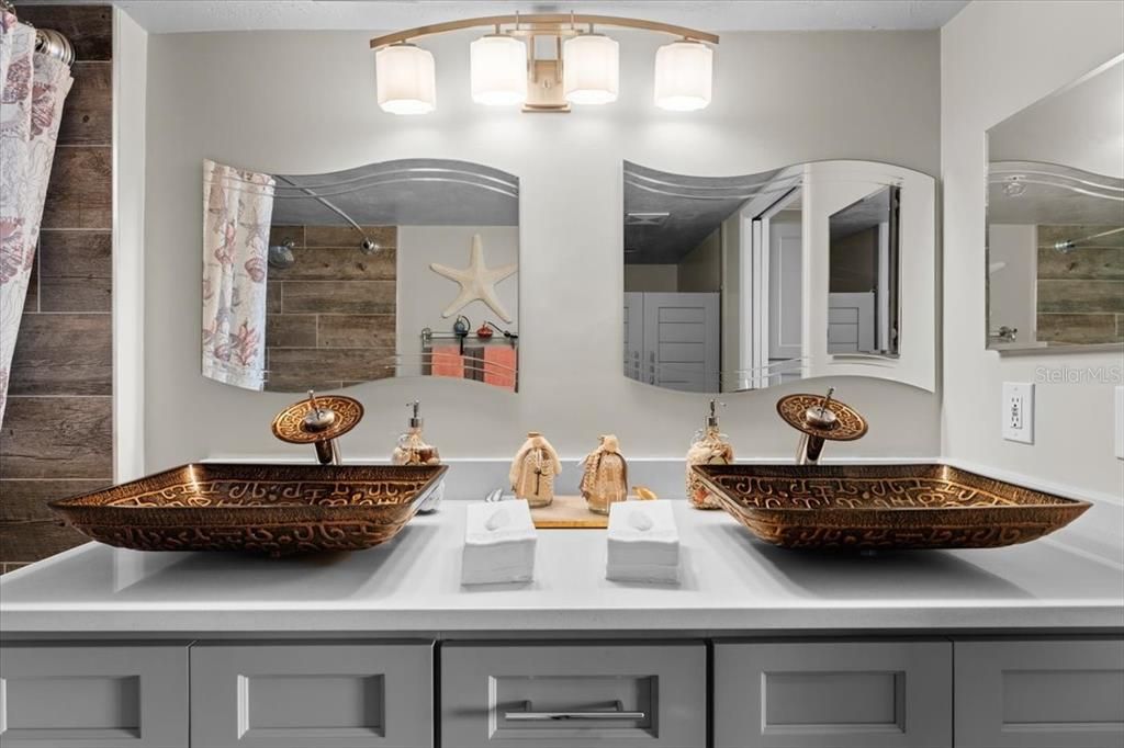 For Sale: $499,000 (2 beds, 2 baths, 1372 Square Feet)