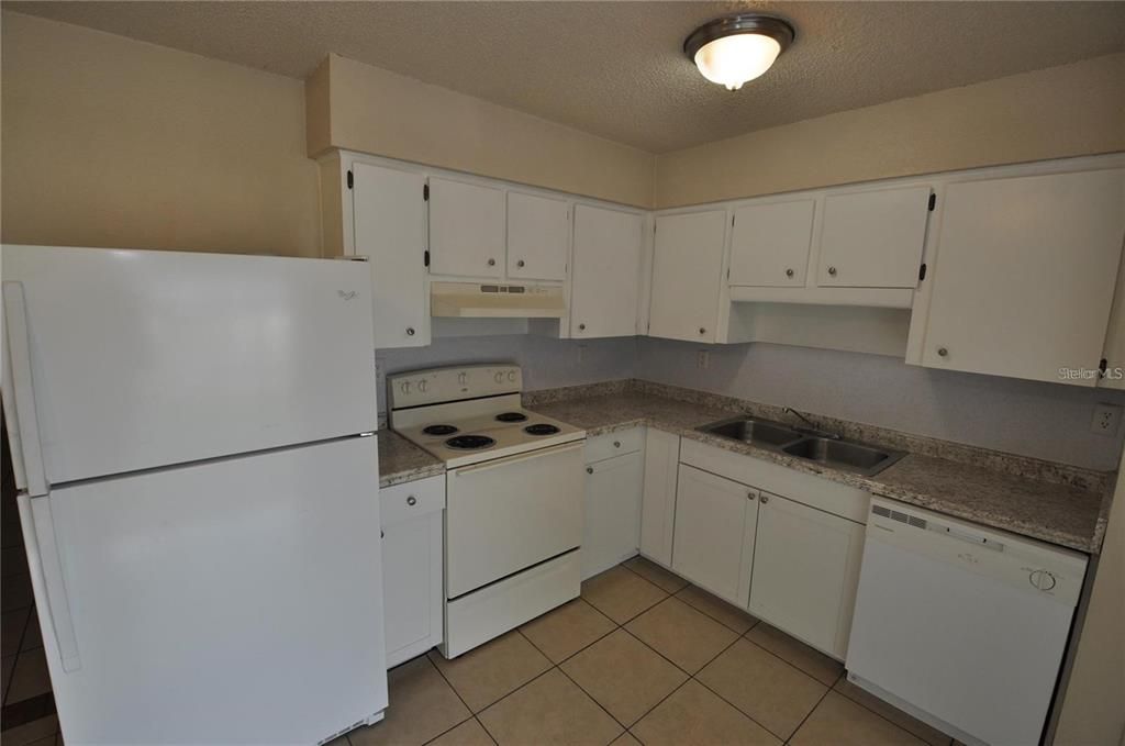 For Rent: $1,195 (2 beds, 1 baths, 925 Square Feet)
