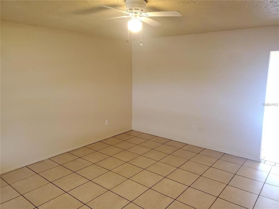 For Rent: $1,195 (2 beds, 1 baths, 925 Square Feet)