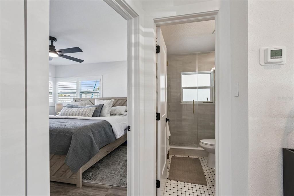 For Sale: $699,900 (2 beds, 1 baths, 825 Square Feet)