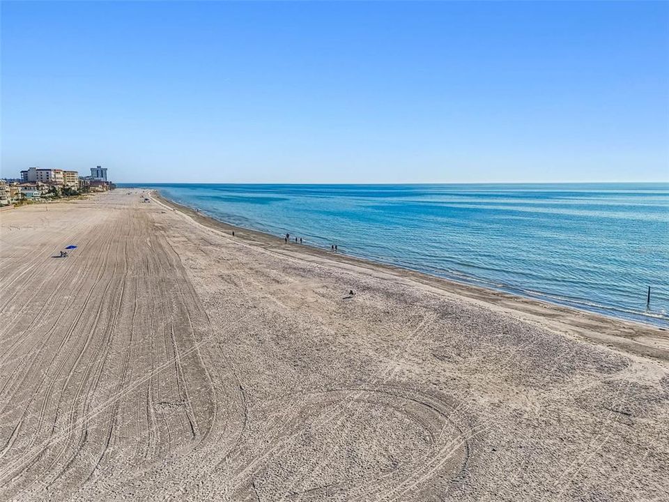 For Sale: $699,900 (2 beds, 1 baths, 825 Square Feet)