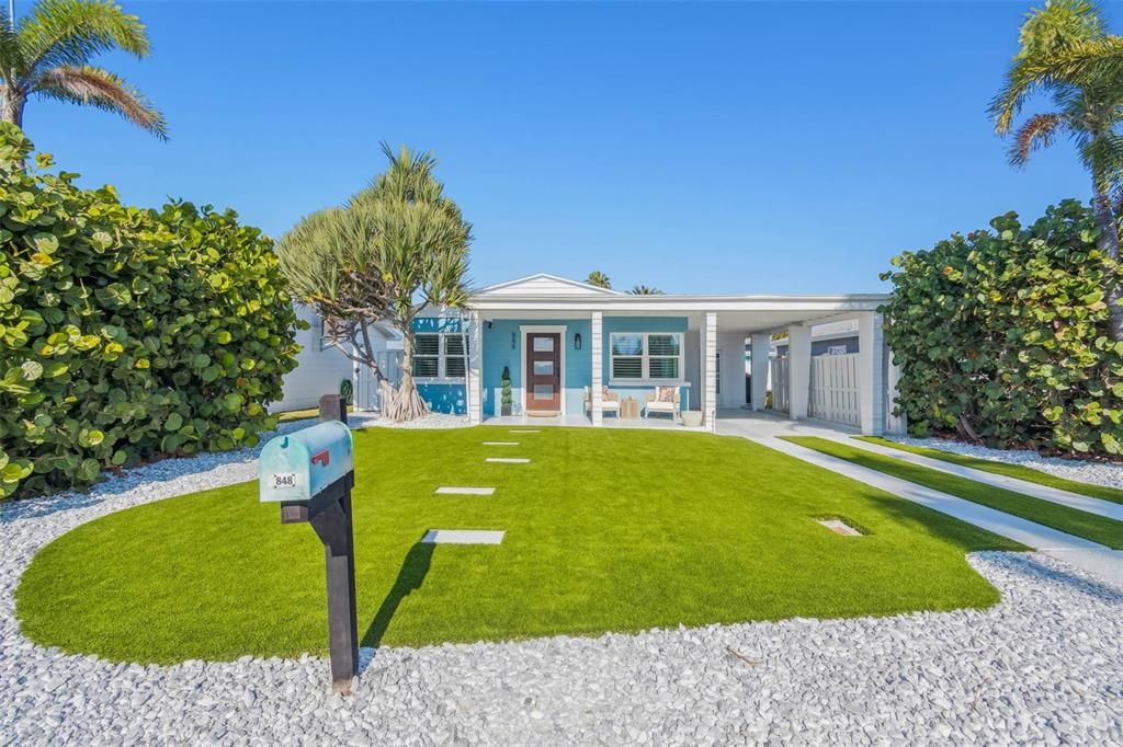 For Sale: $699,900 (2 beds, 1 baths, 825 Square Feet)