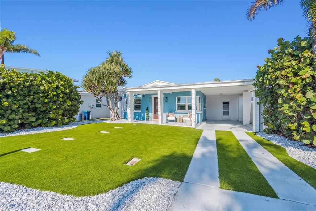 For Sale: $699,900 (2 beds, 1 baths, 825 Square Feet)