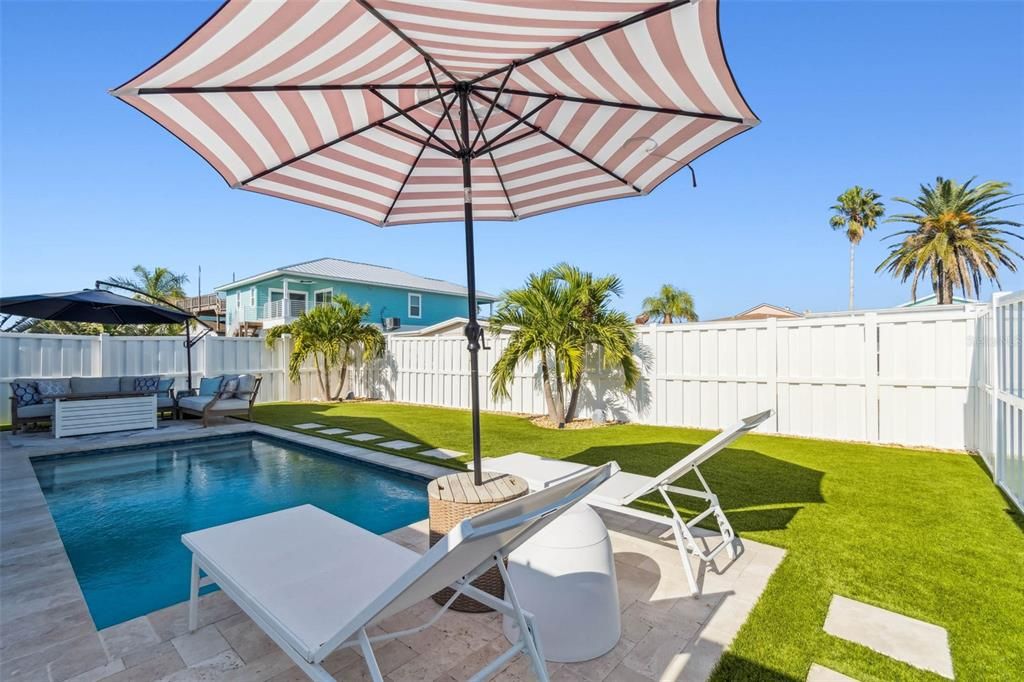 For Sale: $699,900 (2 beds, 1 baths, 825 Square Feet)