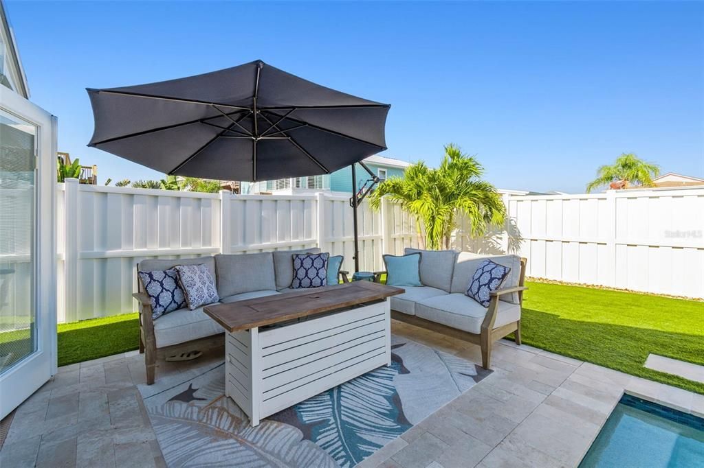 For Sale: $699,900 (2 beds, 1 baths, 825 Square Feet)