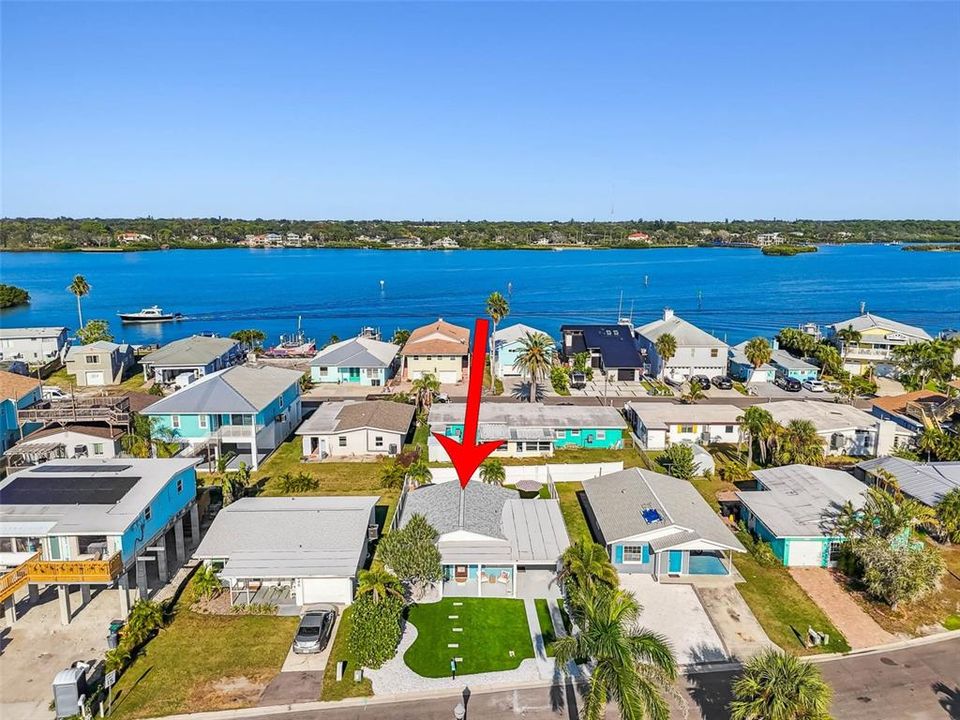 For Sale: $699,900 (2 beds, 1 baths, 825 Square Feet)