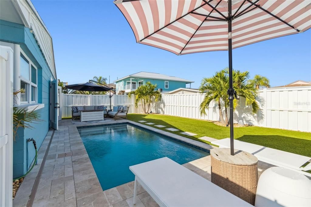 For Sale: $699,900 (2 beds, 1 baths, 825 Square Feet)