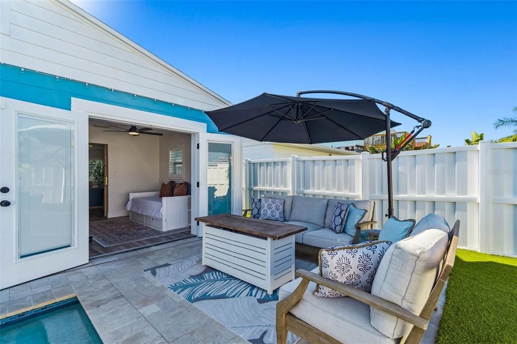 For Sale: $699,900 (2 beds, 1 baths, 825 Square Feet)