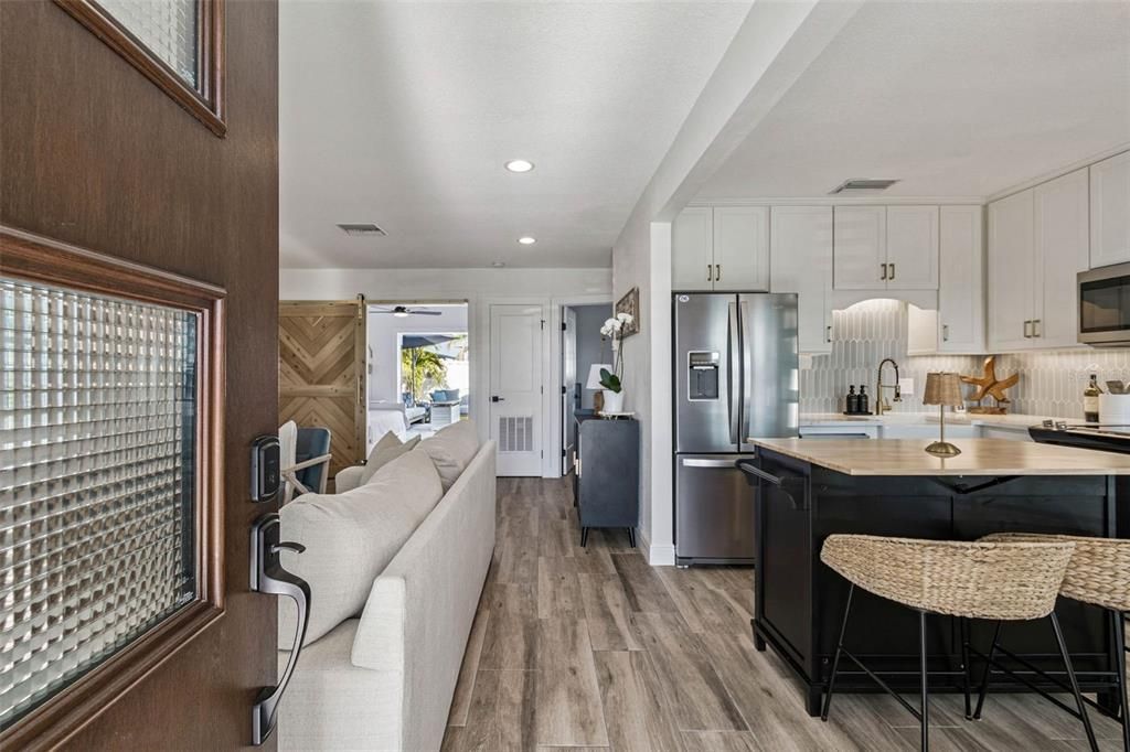 For Sale: $699,900 (2 beds, 1 baths, 825 Square Feet)