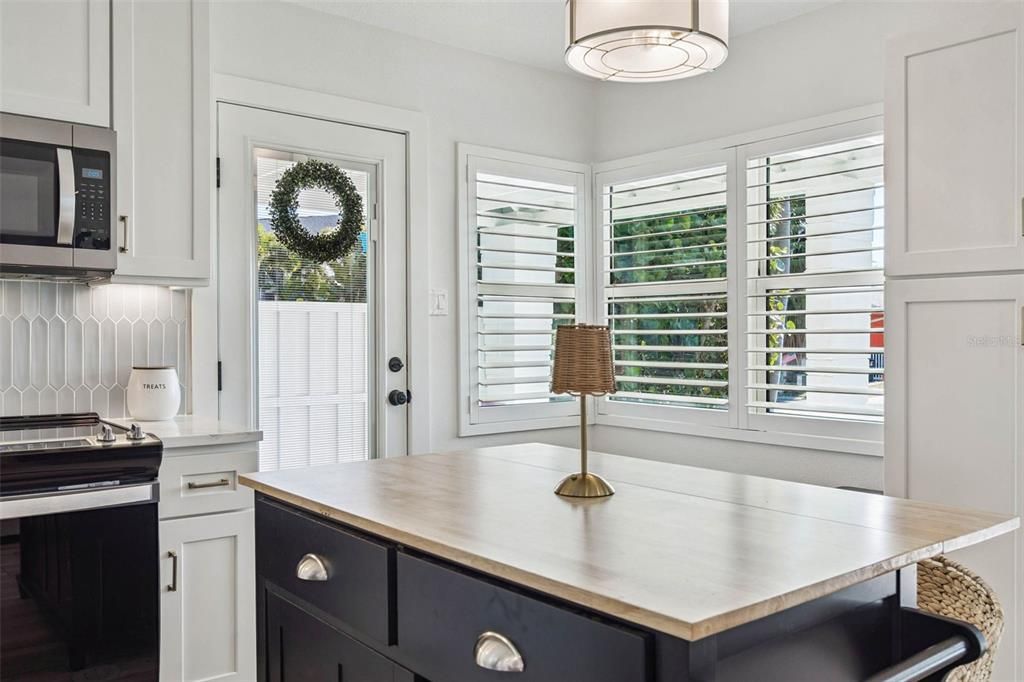 For Sale: $699,900 (2 beds, 1 baths, 825 Square Feet)