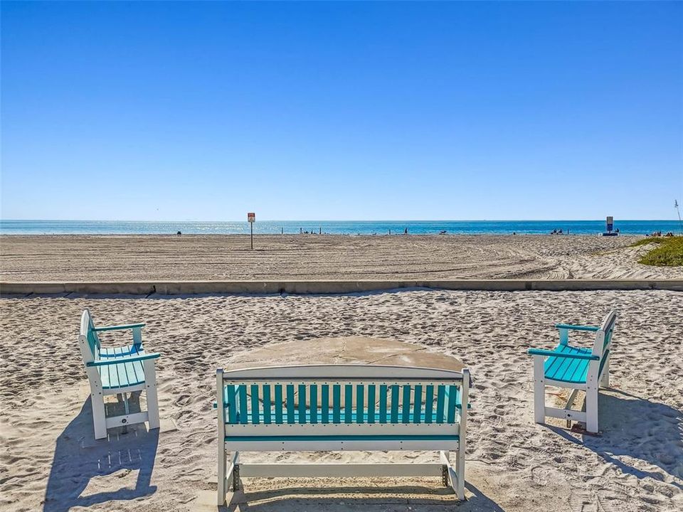 For Sale: $699,900 (2 beds, 1 baths, 825 Square Feet)