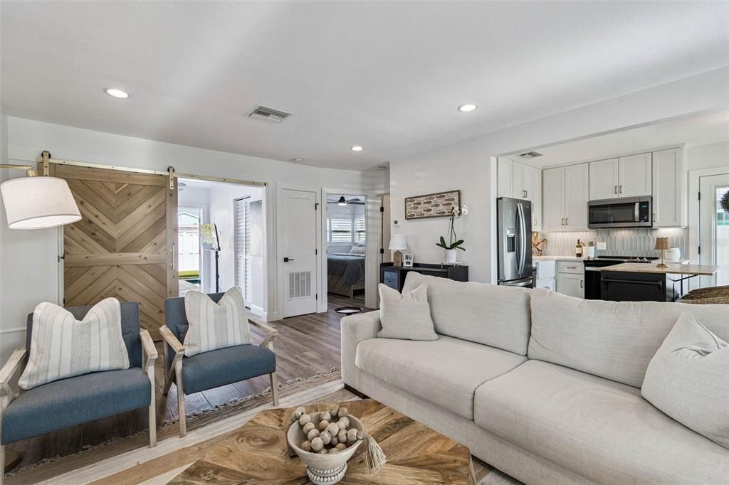 For Sale: $699,900 (2 beds, 1 baths, 825 Square Feet)