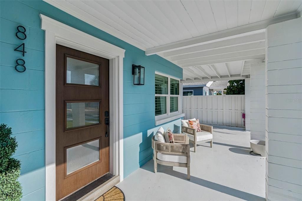 For Sale: $699,900 (2 beds, 1 baths, 825 Square Feet)