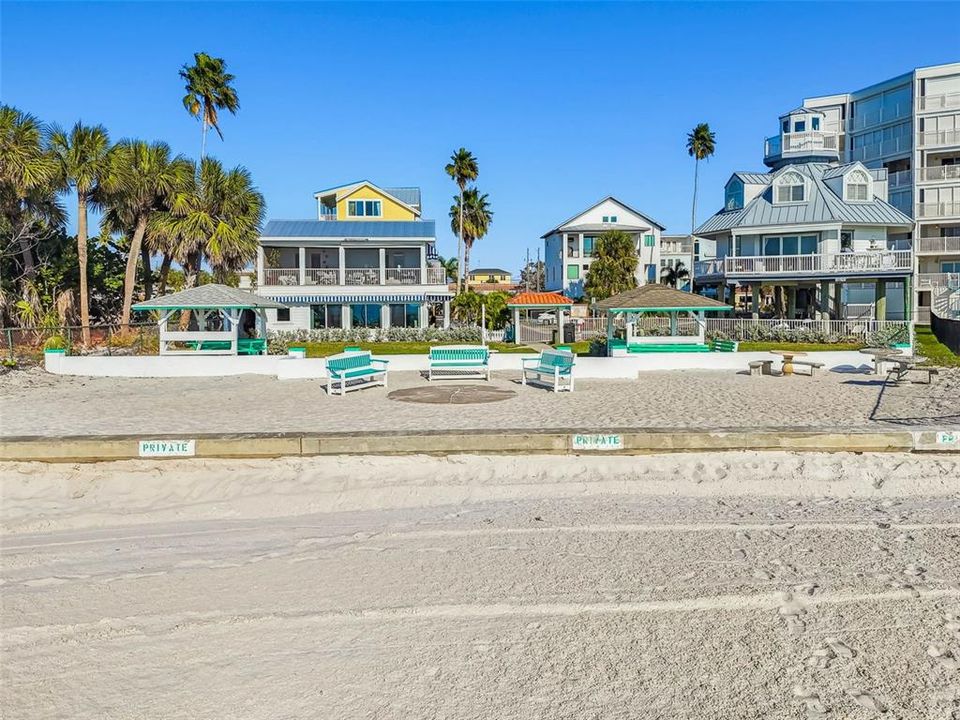 For Sale: $699,900 (2 beds, 1 baths, 825 Square Feet)